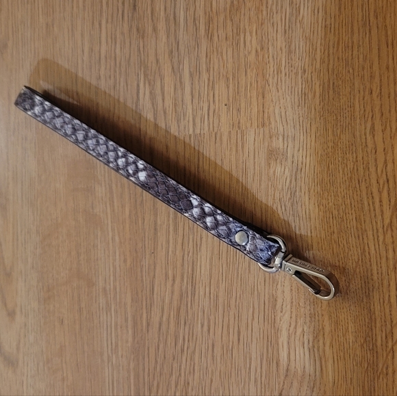 Michael Kors Wrist Strap Keychain Grey Snake Scale - Picture 2 of 4